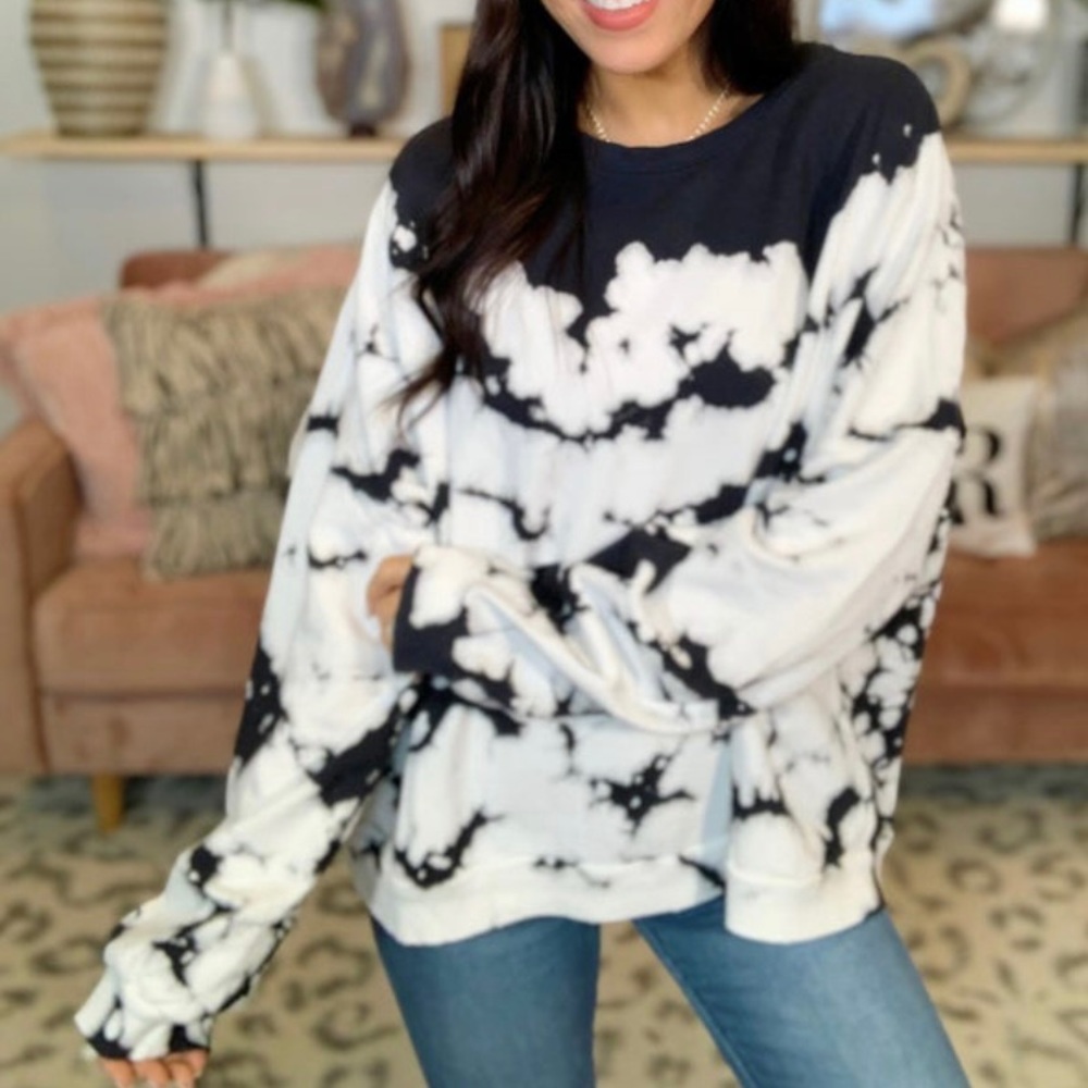 Easel long sleeve over-sized mid-weight sweatshirt. Color: Ash. Size: Medium